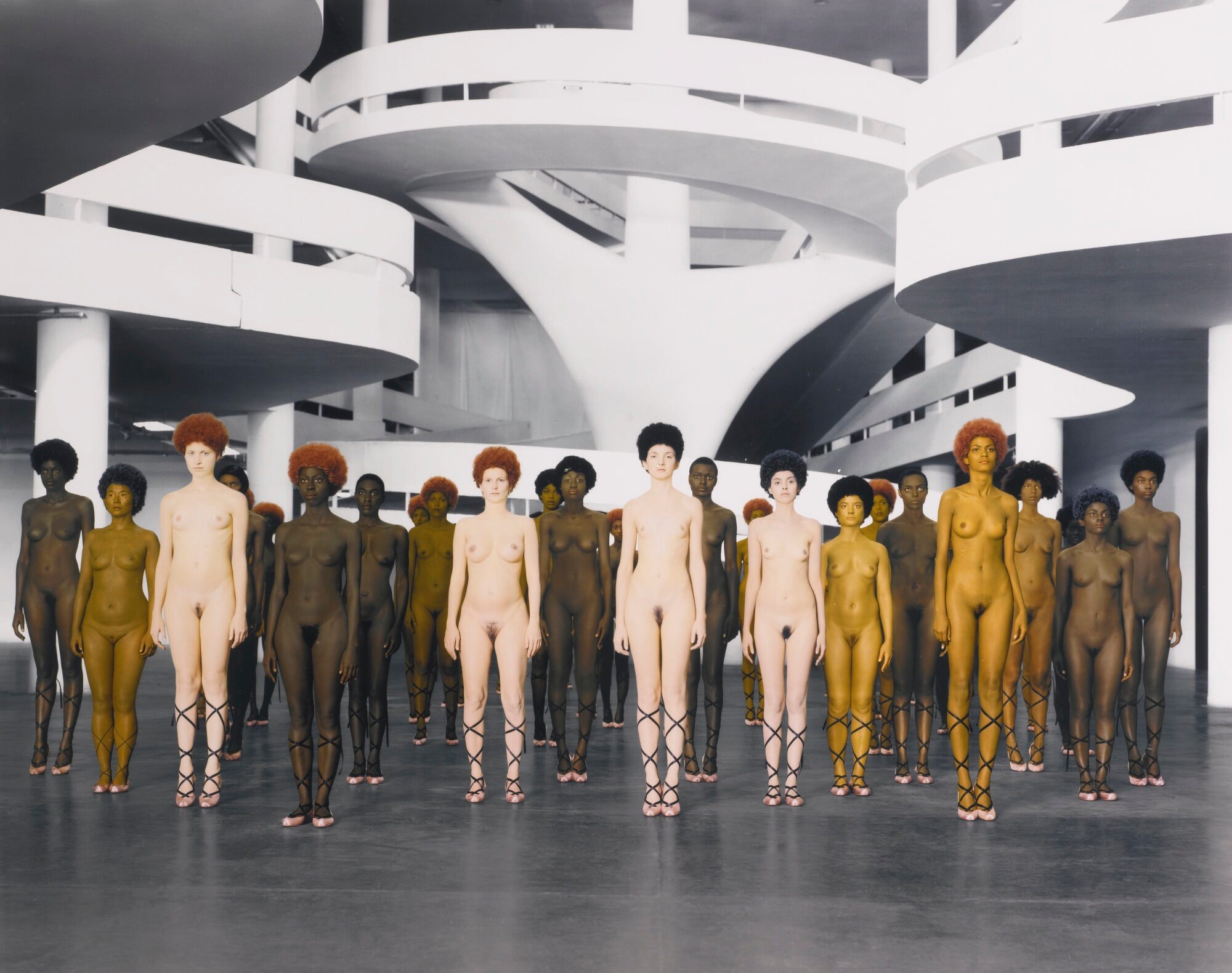 Vanessa Beecroft, VB50 (performance alla Biennale di San Paolo, 2002; stampa cromogenica, 101,6 x 127 cm)
