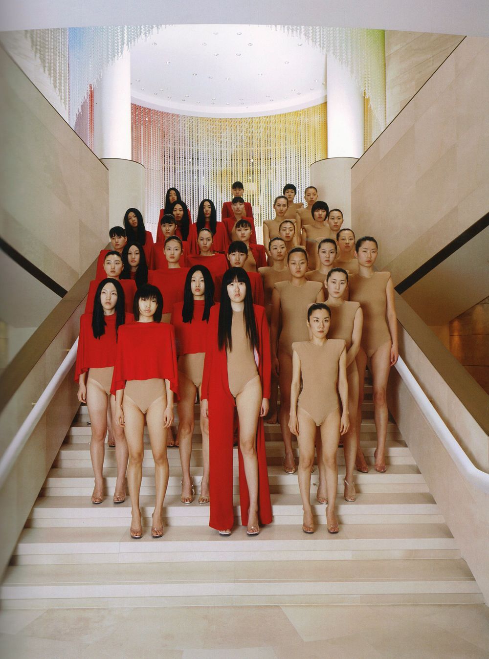 Vanessa Beecroft, VB60 (performance allo spazio Shinsegae di Seul, 2007; stampa digitale)
