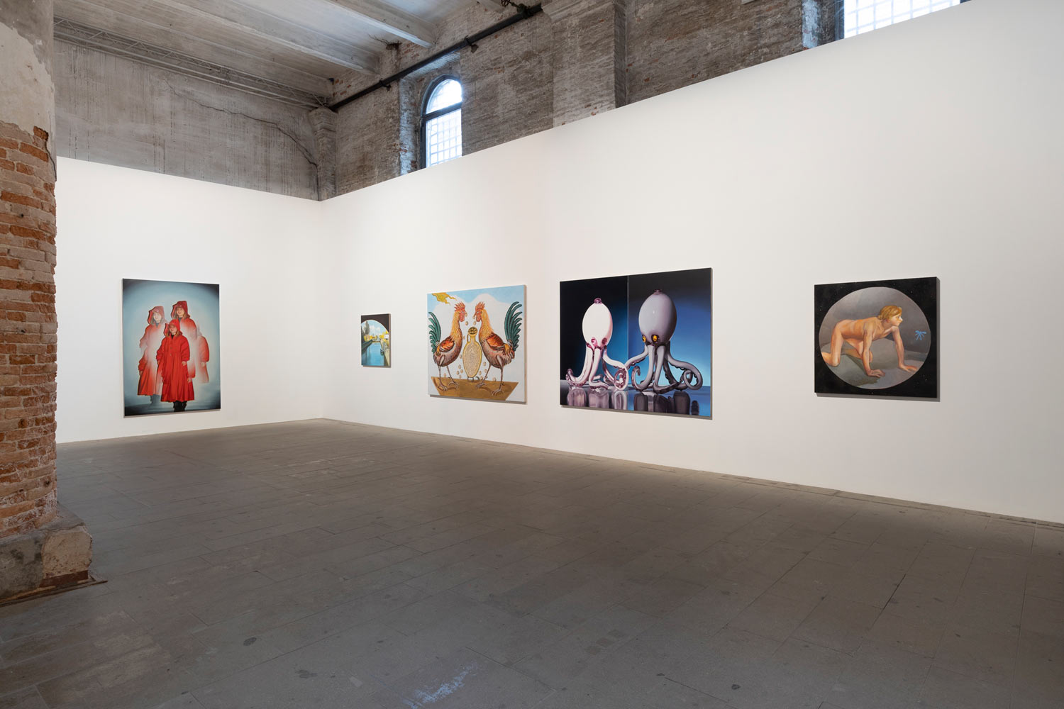 Dipinti di Allison Katz. Foto di Roberto Marossi
