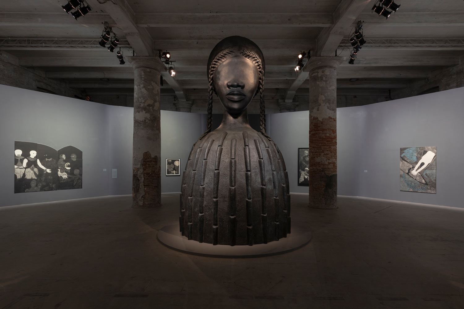 Simone Leigh, Brick House (2019; bronzo, 487,7 x 279,4 x 279,4 cm; Collezione privata)
