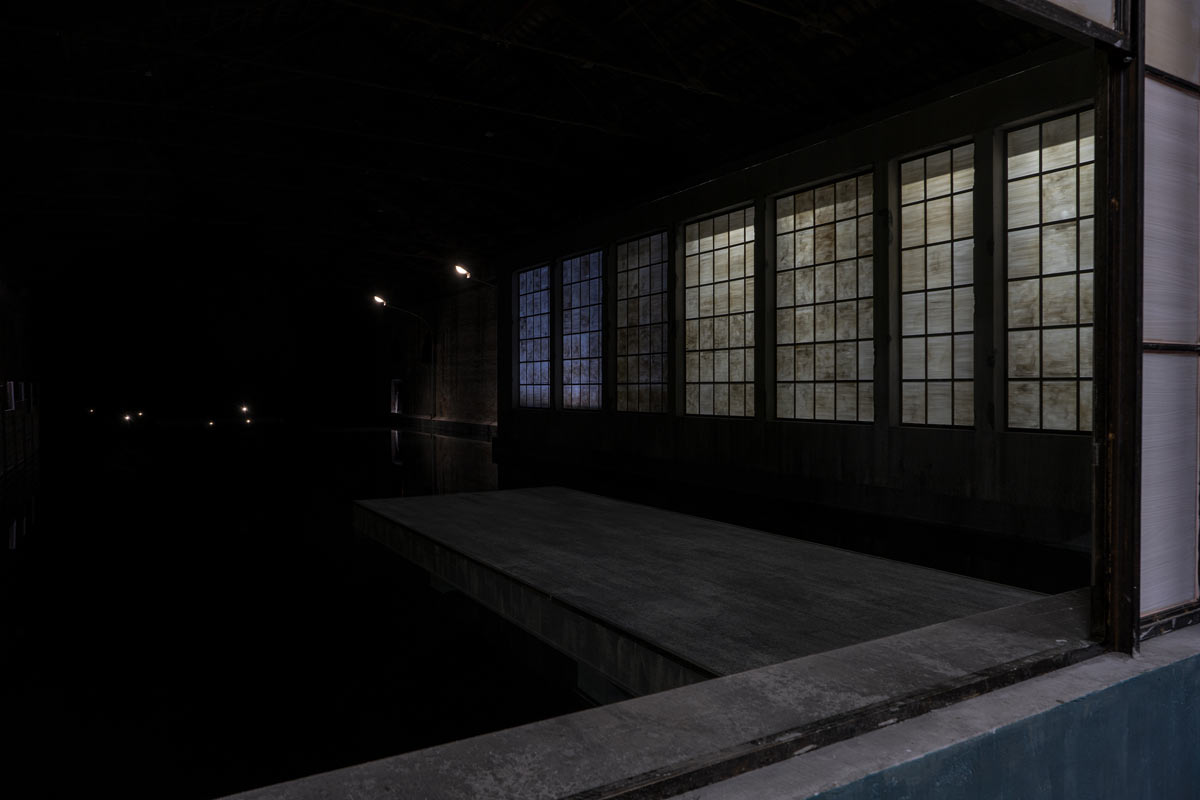 Gian Maria Tosatti, Storia della Notte e Destino delle Comete, Padiglione Italia alla Biennale Arte 2022, a cura di Eugenio Viola, Commissario del Padiglione Italia Onofrio Cutaia. Concessione DGCC - MiC
