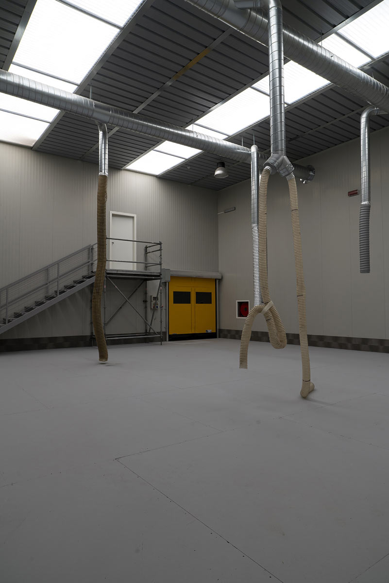 Gian Maria Tosatti, Storia della Notte e Destino delle Comete, Padiglione Italia alla Biennale Arte 2022, a cura di Eugenio Viola, Commissario del Padiglione Italia Onofrio Cutaia. Concessione DGCC - MiC
