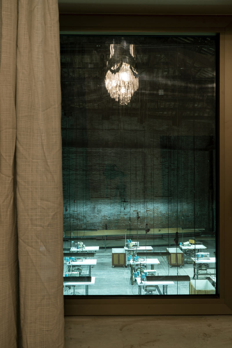 Gian Maria Tosatti, Storia della Notte e Destino delle Comete, Padiglione Italia alla Biennale Arte 2022, a cura di Eugenio Viola, Commissario del Padiglione Italia Onofrio Cutaia. Concessione DGCC - MiC
