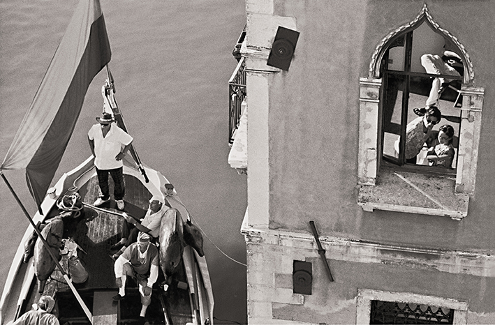 Gianni Berengo Gardin, Venezia, 2004. © Gianni Berengo Gardin / Su gentile concessione di Fondazione Forma per la Fotografia
 Gianni Berengo Gardin, Venezia, 2004. © Gianni Berengo Gardin / Su gentile concessione di Fondazione Forma per la Fotografia