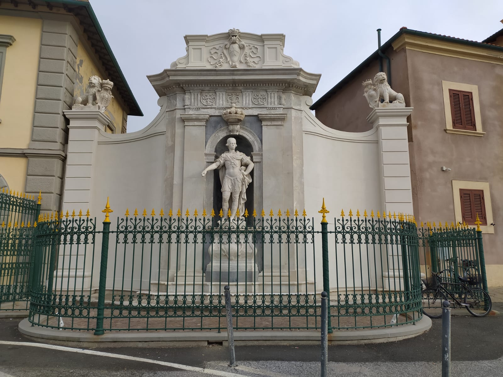 Il monumento a Pietro Leopoldo di Lorena di Domenico Andrea Pelliccia dopo il restauro
