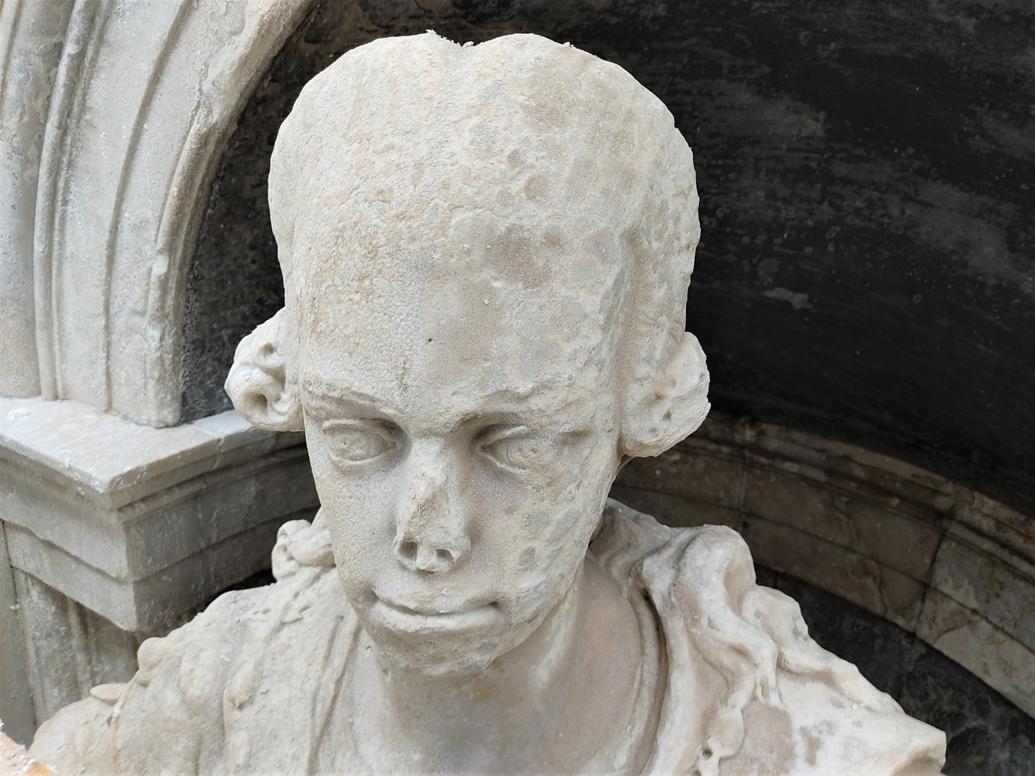 Il viso del Granduca prima del restauro
