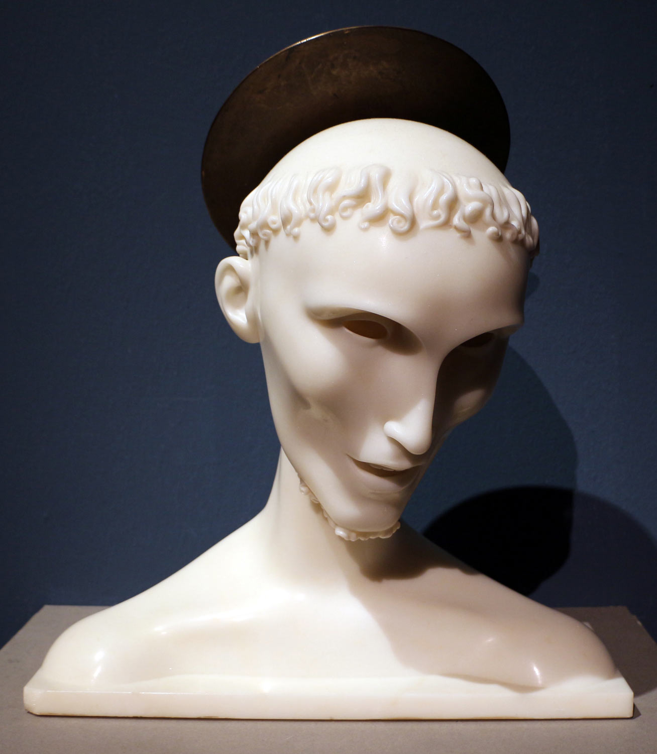 Adolfo Wildt, San Francesco (1926; marmo con nimbo in bronzo dorato, 45 x 47 x 29 cm; Forlì, Musei Civici)
