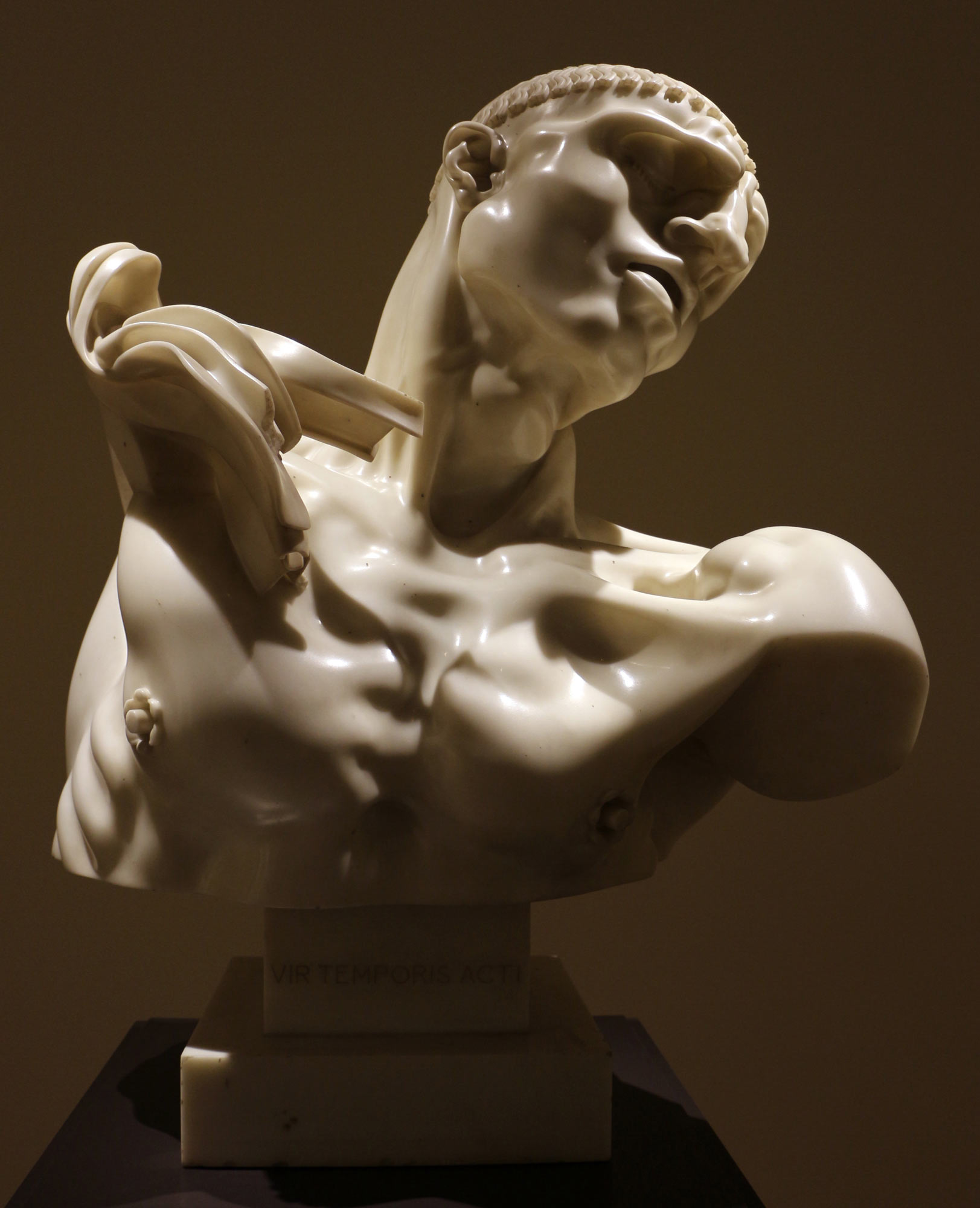 Adolfo Wildt, Vir temporis acti (Uomo antico) (1913, da un’opera del 1911; marmo, 98 x 73 x 78 cm; Fontanellato, Collezione Franco Maria Ricci)
