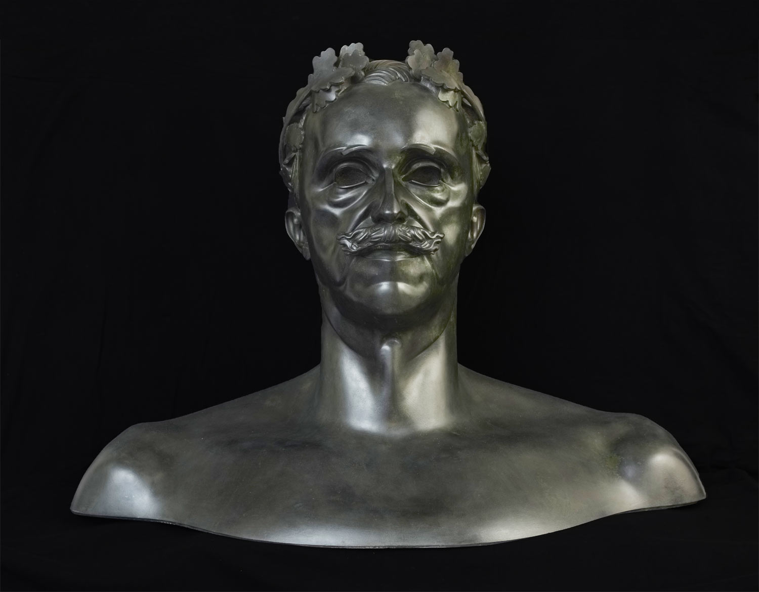 Adolfo Wildt, Vittorio Emanuele III (1929; bronzo, 94 x 134 x 62 cm; Milano, Galleria d’Arte Moderna)
