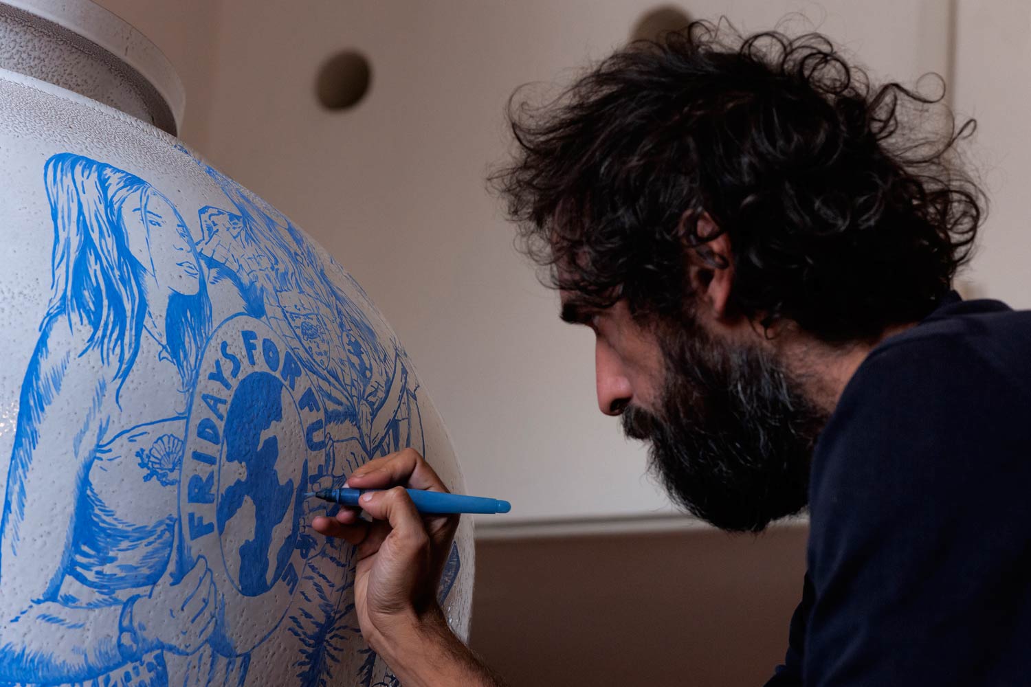 L’artista Pietro Ruffo a lavoro 
