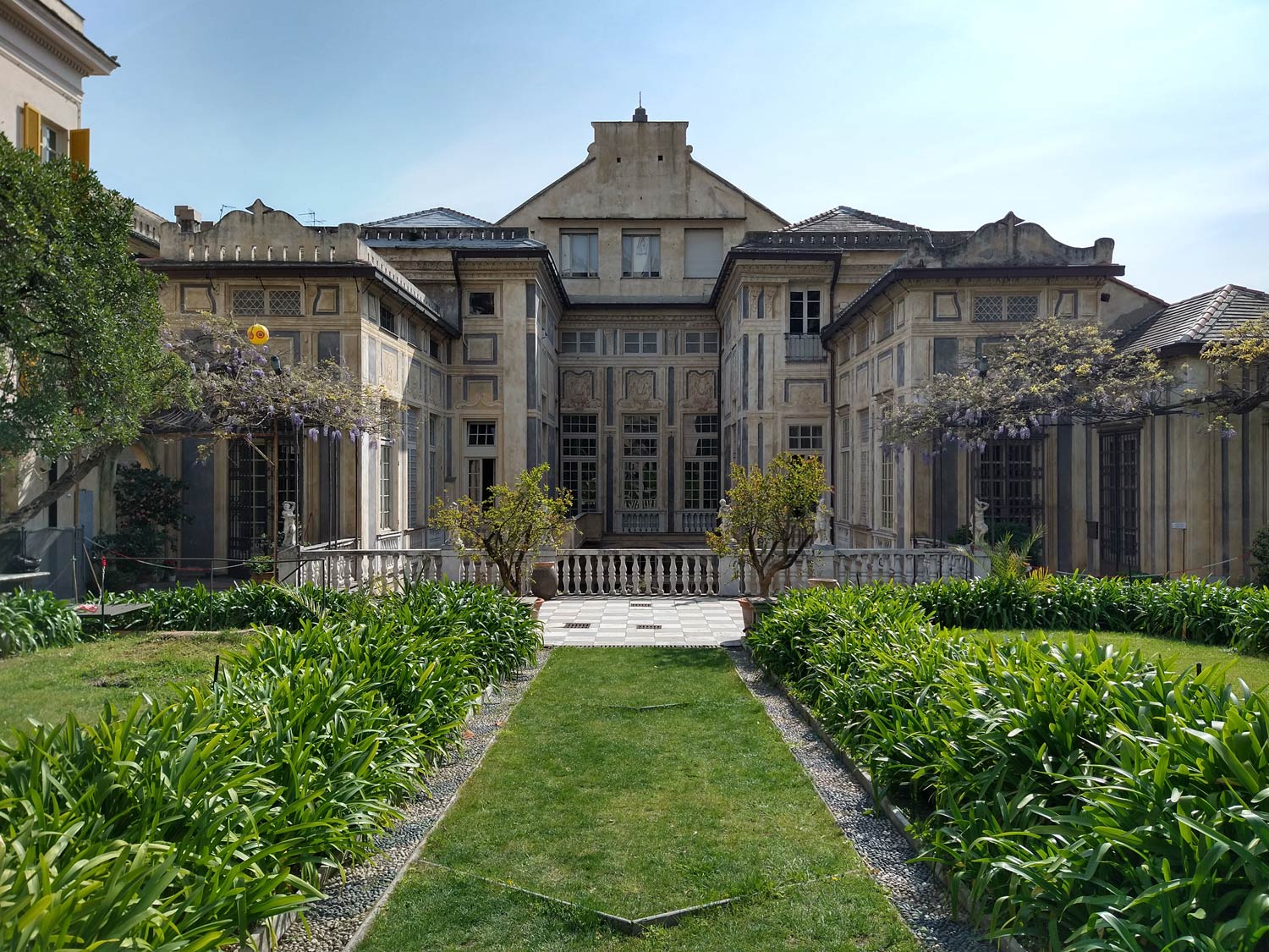 Palazzo Nicolosio Lomellini, giardino superiore
 Palazzo Nicolosio Lomellini, giardino superiore