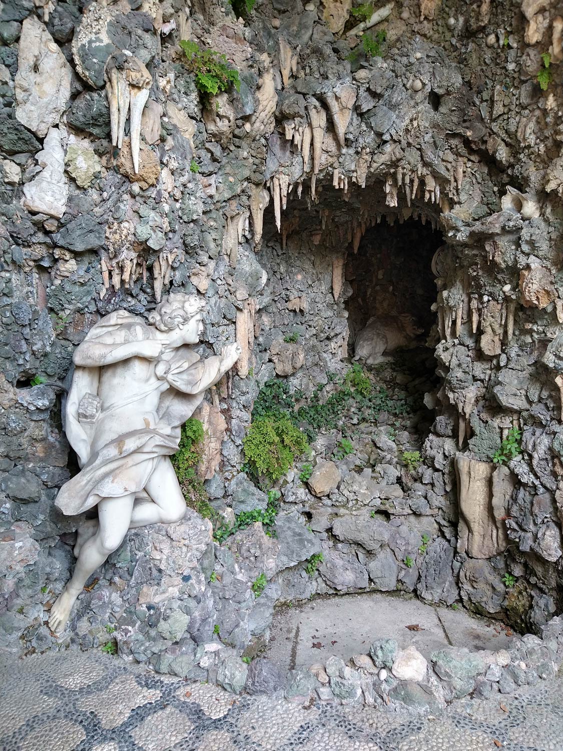 Palazzo Nicolosio Lomellini, giardino superiore, Adone e il cinghiale (Francesco Biggi e collaboratori su disegno di Domenico Parodi)
 Palazzo Nicolosio Lomellini, giardino superiore, Adone e il cinghiale (Francesco Biggi e collaboratori su disegno di Domenico Parodi)