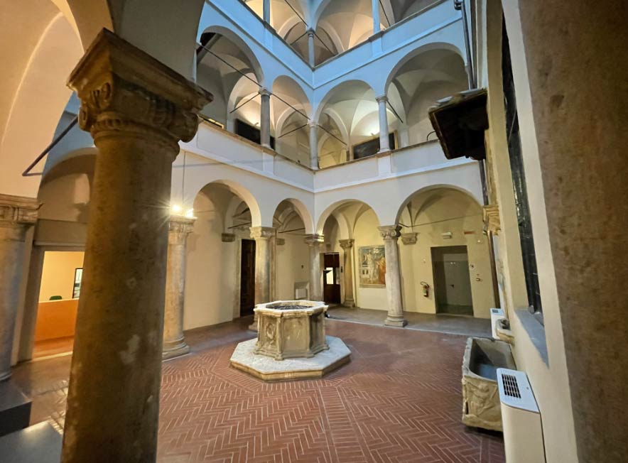 Il chiostro della della Pinacoteca Nazionale di Siena. Foto Pinacoteca Nazionale di Siena
