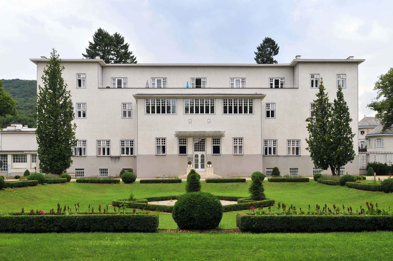 Josef Hoffmann, Facciata del Sanatorio Westend (1905) © Wolfgang Woessner/MAK
 Josef Hoffmann, Facciata del Sanatorio Westend (1905) © Wolfgang Woessner/MAK