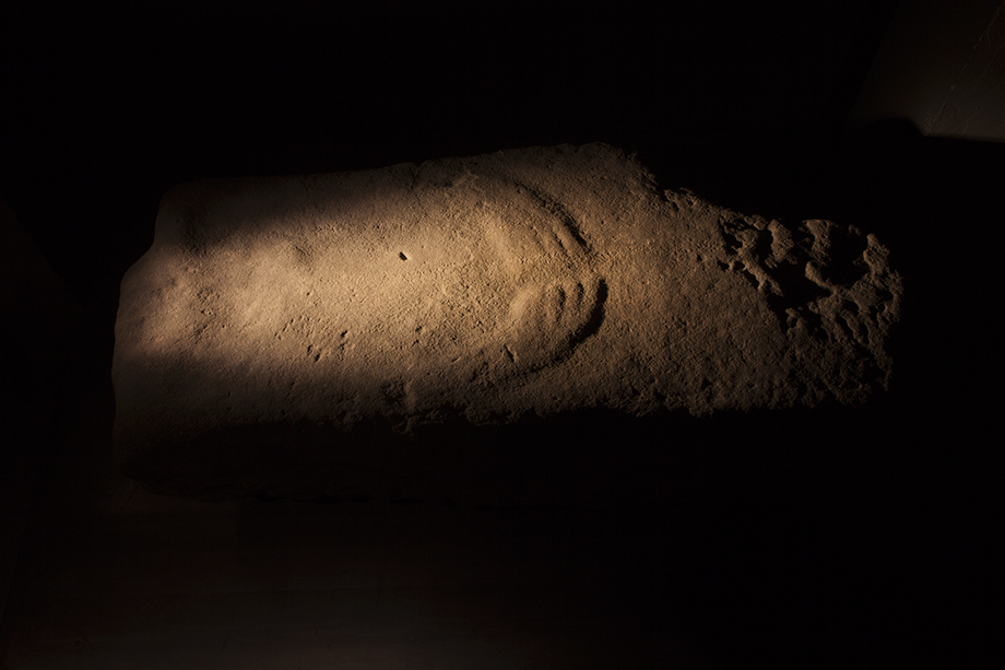 Stele di Talavorno (arenaria; Pontremoli, Museo delle Statue Stele). Foto Museo delle Statue Stele
