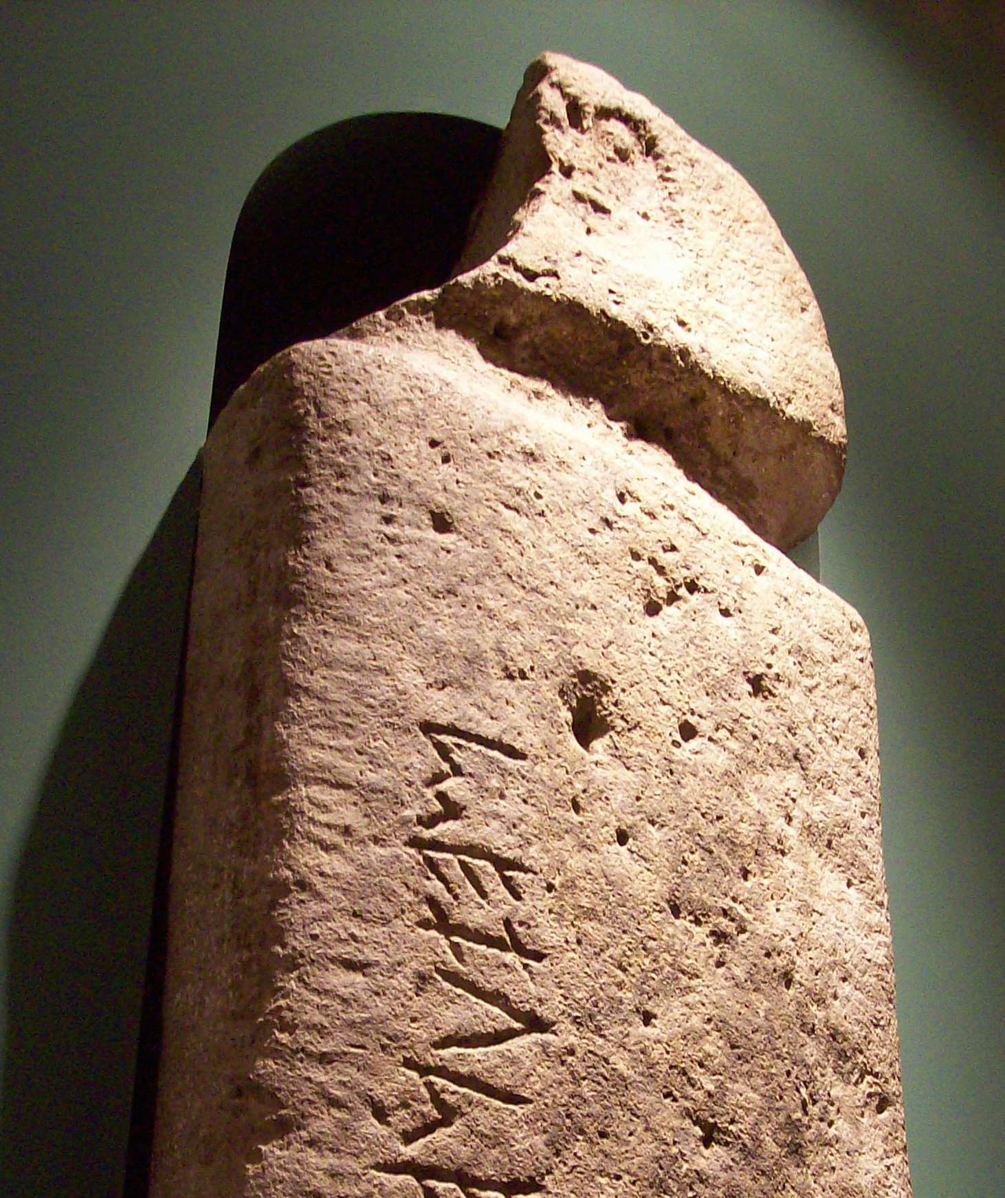 Stele di Zignago (metÃ  del III millennio a.C.; arenaria, 108 x 37 x 24 cm; Genova, Museo di Archeologia Ligure)

