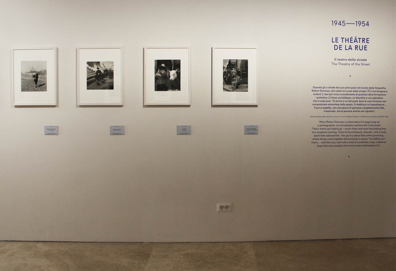 Allestimenti della mostra Robert Doisneau al Museo dell'Ara Pacis di Roma
