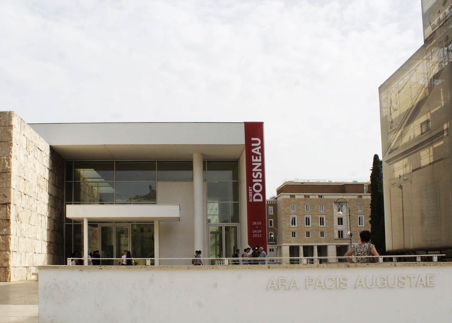 Allestimenti della mostra Robert Doisneau al Museo dell'Ara Pacis di Roma
