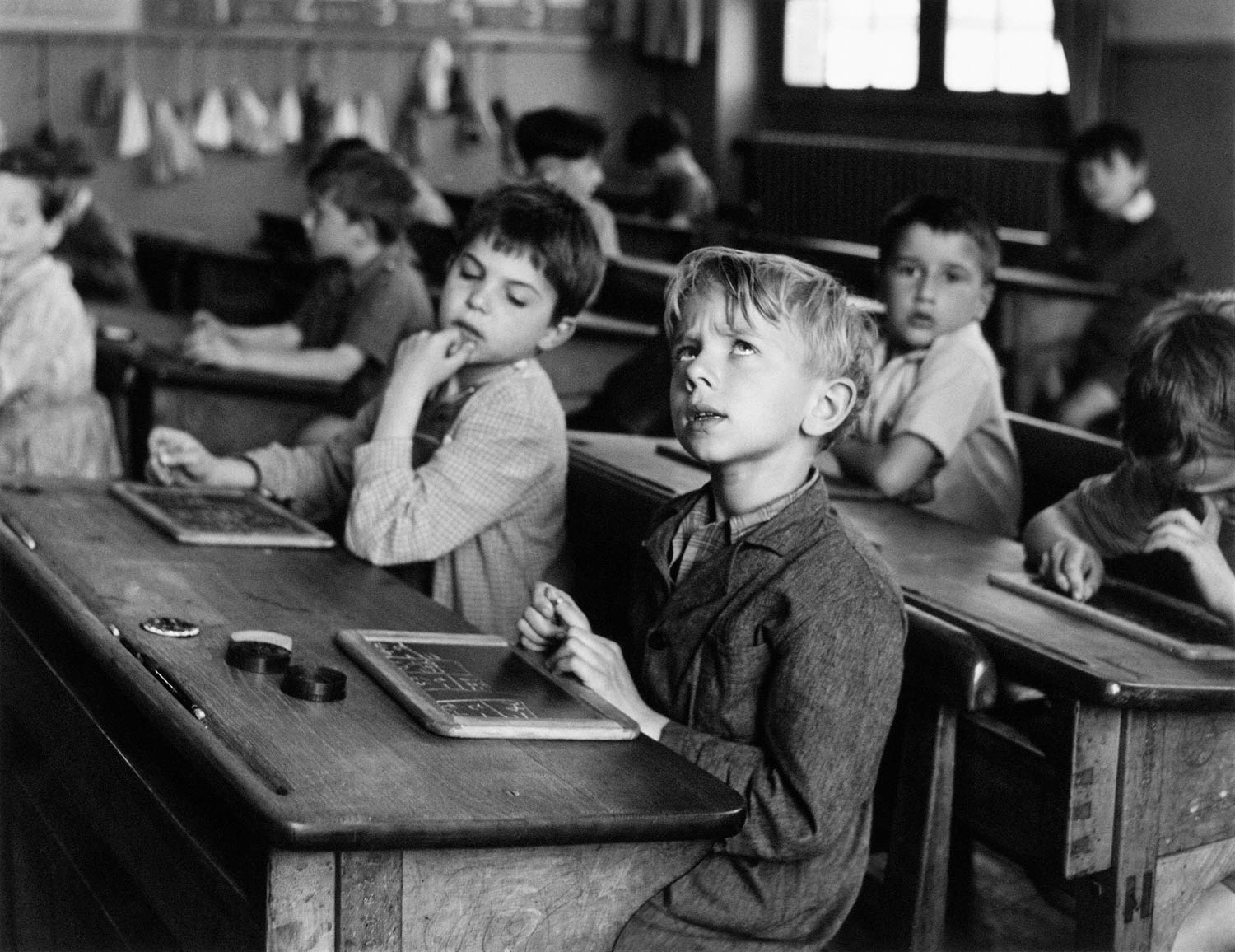 Robert Doisneau, L’Information scolaire (Parigi, 1956) © Robert Doisneau
