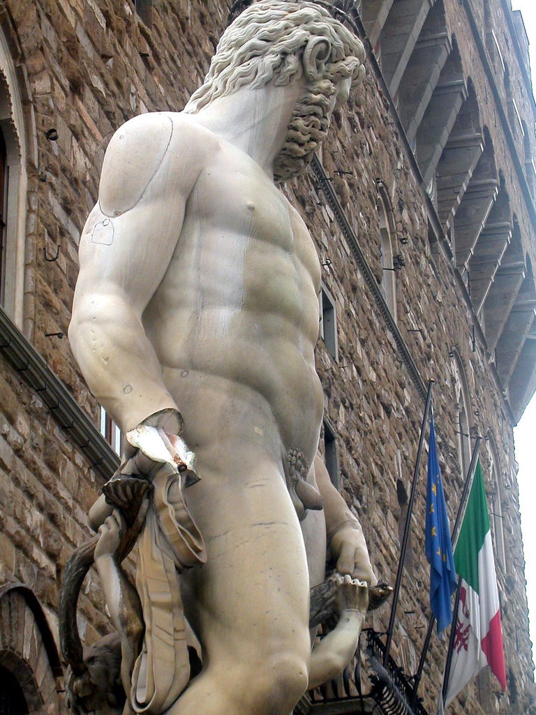 Il Biancone danneggiato nel 2005. Foto Wikimedia/Hariseldon
