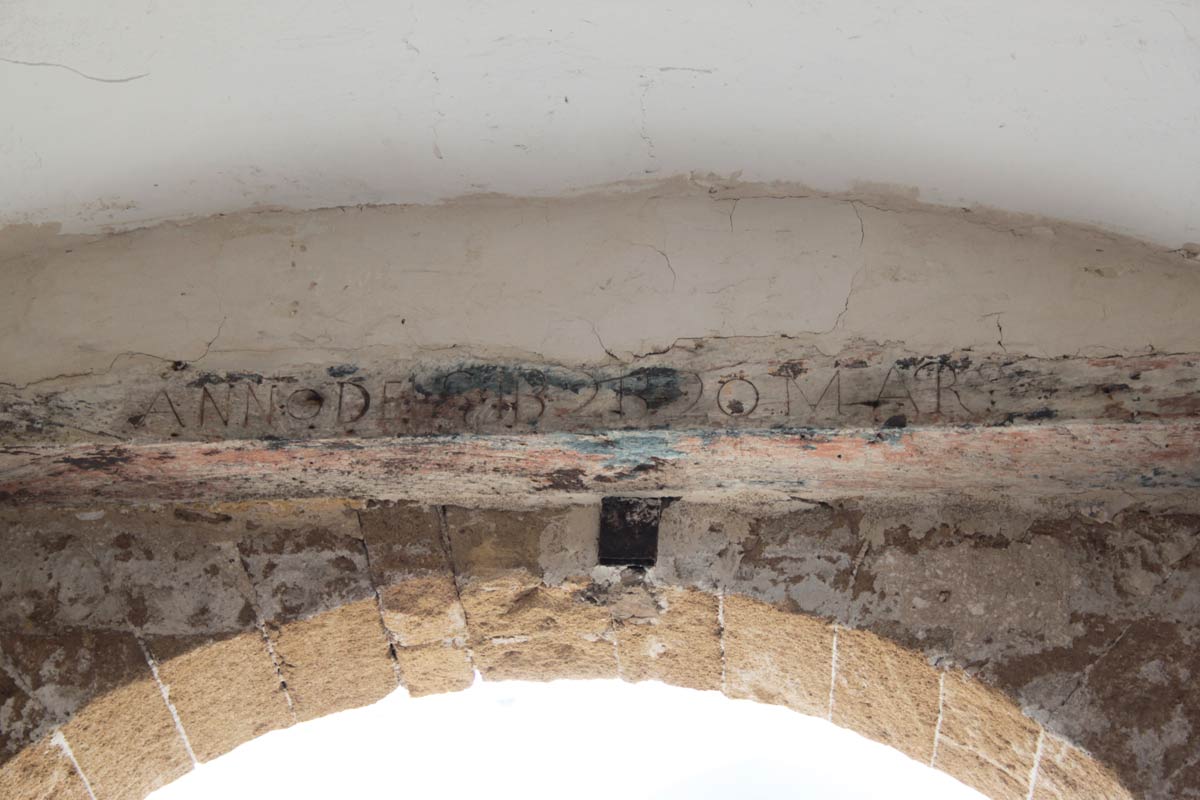 Fig. 13: Porta di accesso attuale, architrave lignea, castello, Gallipoli. Foto di Fabio Antonio Grasso

