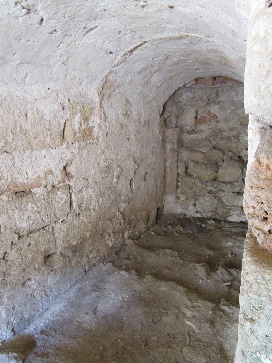 Fig. 10: Porta Nord – Est, interno, particolare della cannoniera, castello, Gallipoli. Foto di Fabio Antonio Grasso
