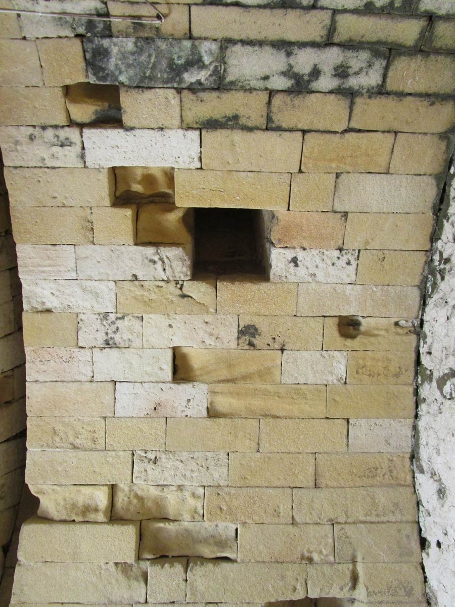 Fig. 8: Porta Nord –Est, interno, particolare della volta ogivale con apertura per la difesa piombante, castello, Gallipoli. Foto di Fabio Antonio Grasso
