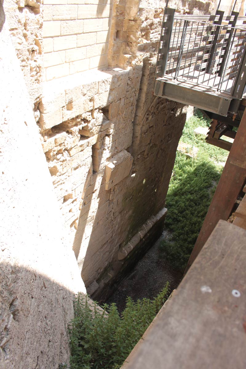 Fig. 12: Porta Nord – Ovest, esterno, torre quadrangolare, particolare, castello, Gallipoli. Foto di Fabio Antonio Grasso
