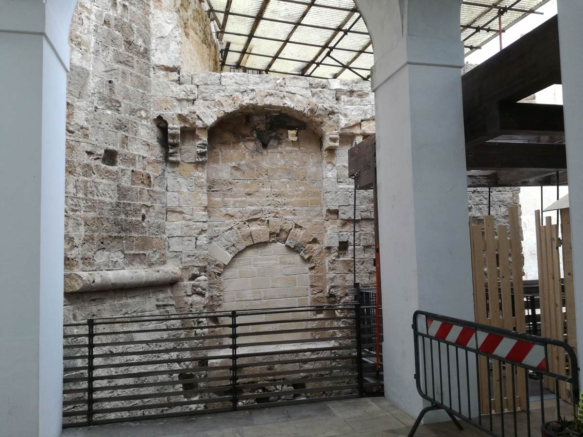 Fig. 11: Porta Nord – Ovest, esterno, torre quadrangolare, castello, Gallipoli. Foto di Fabio Antonio Grasso
