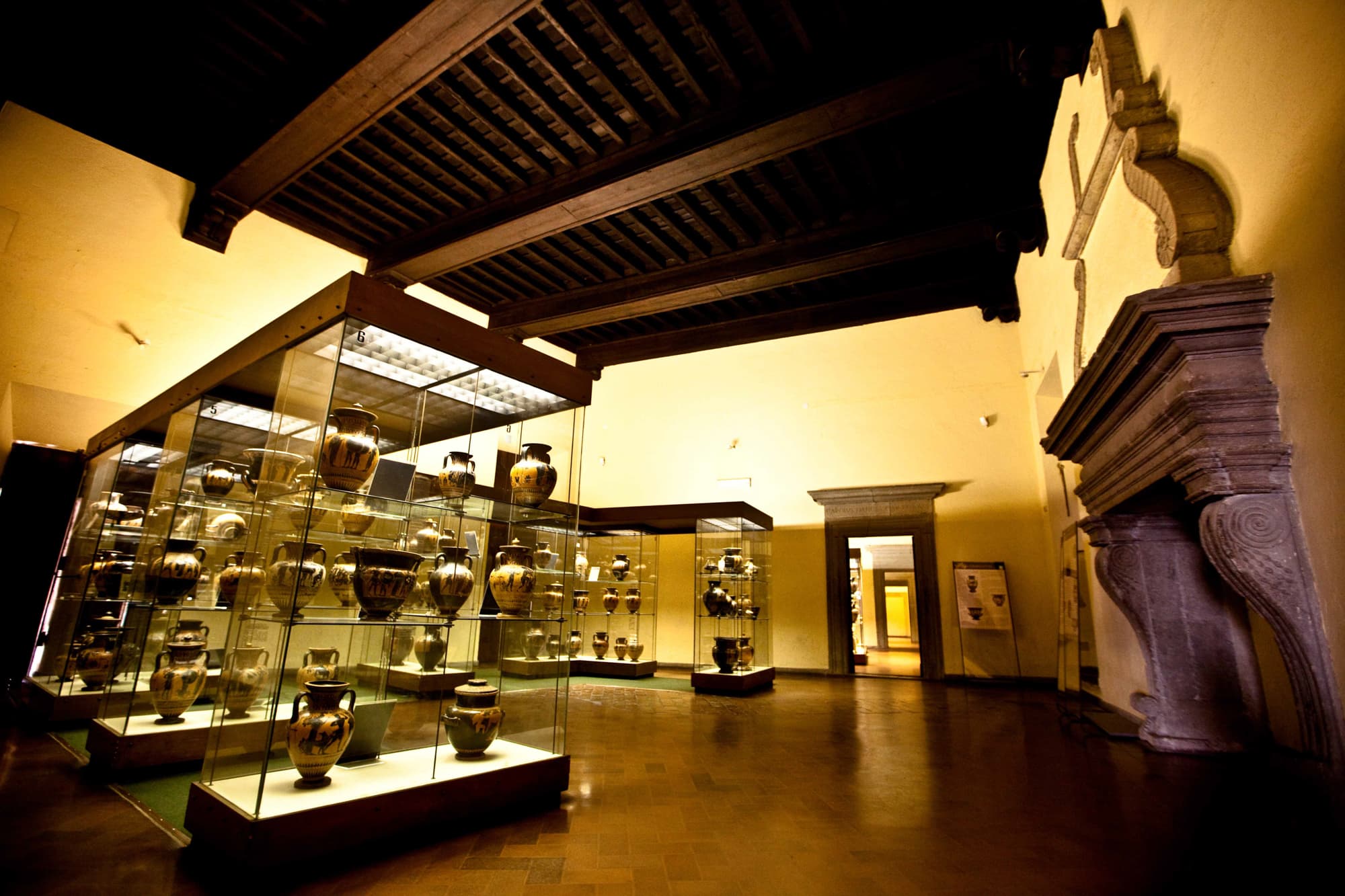 Céramiques au musée archéologique national de Tarquinia