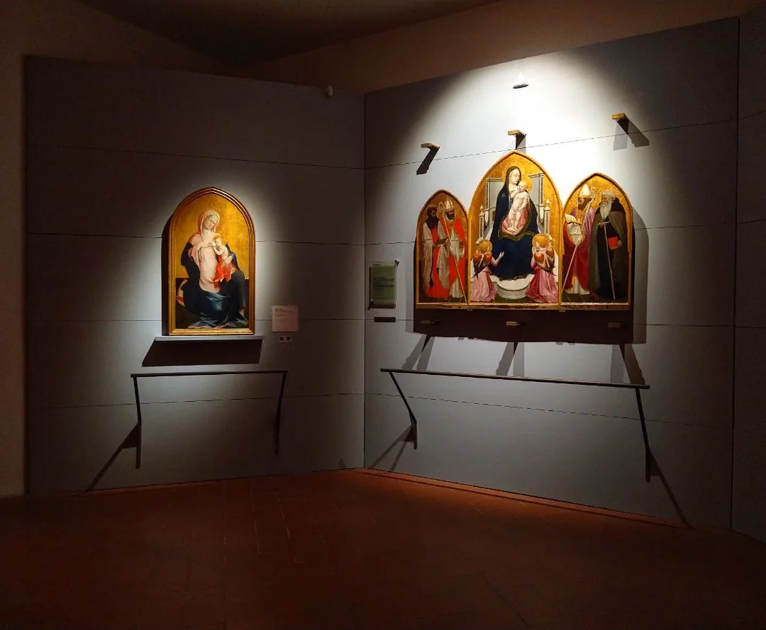 Allestimenti della mostra Masaccio e i maestri del Rinascimento a confronto
