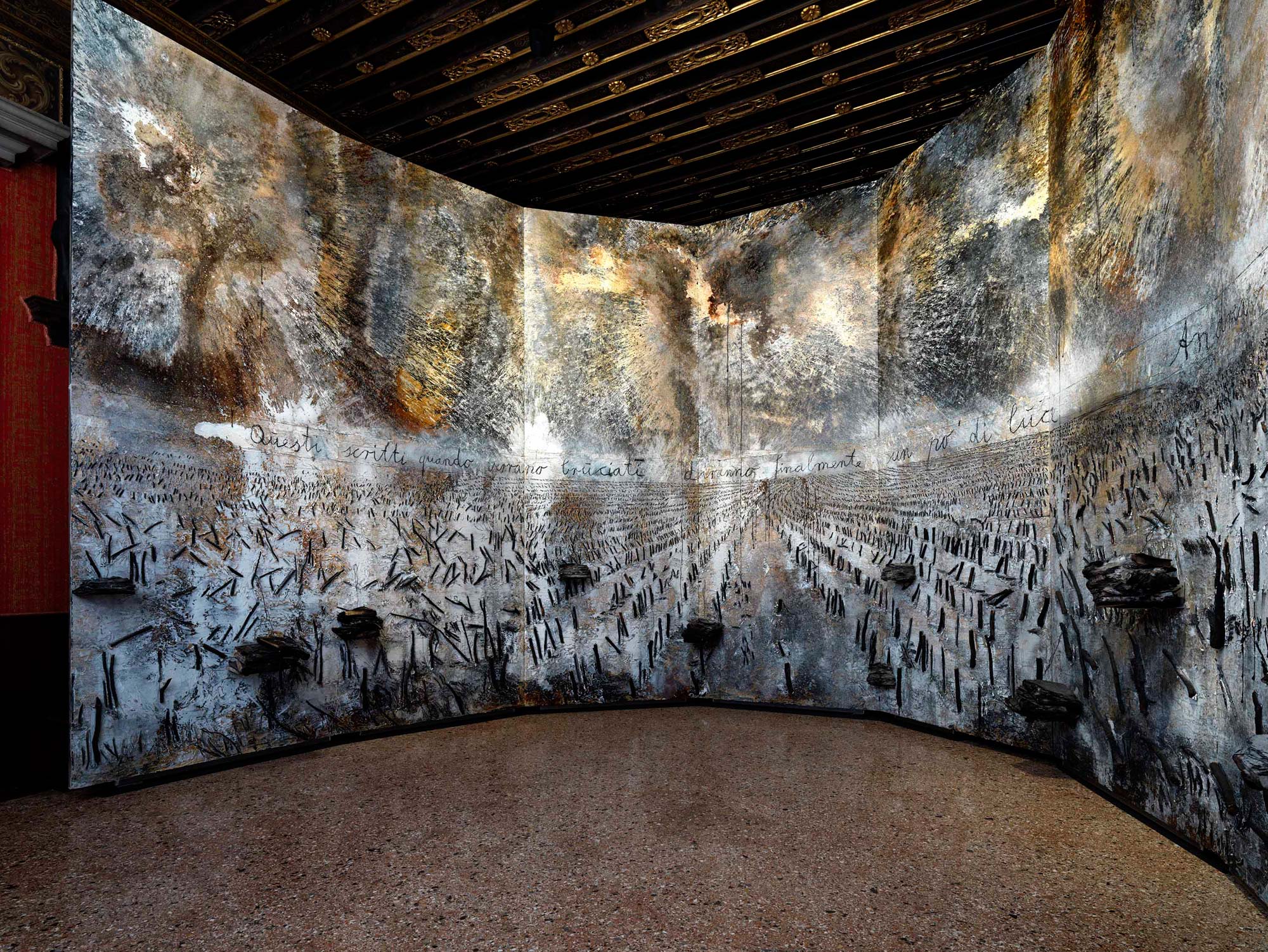 アート・デザイン・音楽 Anselm Kiefer Venezia contemporaneo If Anselm Kiefer covers Tintoretto in Venice's Doge's Palace.