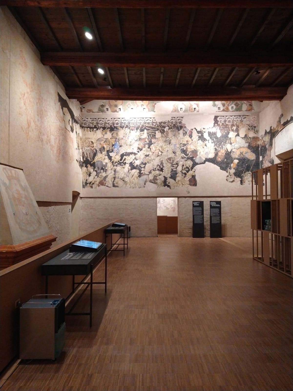La sala rinnovata e con gli allestimenti della mostra Pisanello. Il tumulto del mondo