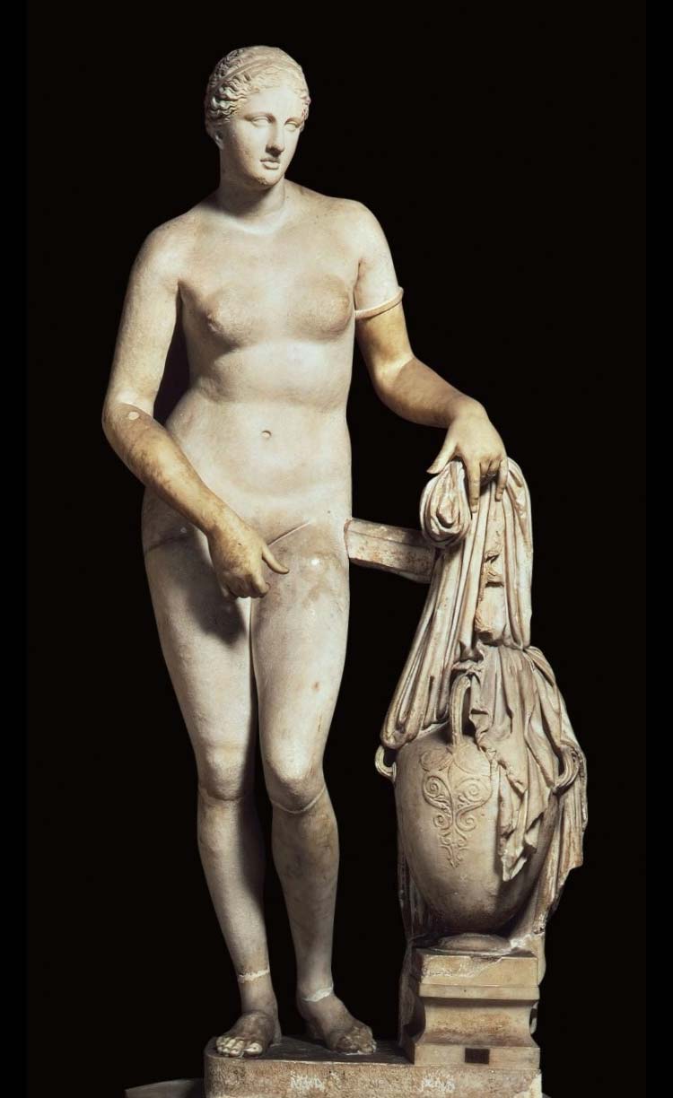 Copia romana da Prassitele, Afrodite Cnidia (originale del 360 a.C. circa; marmo, altezza 205 cm; Città del Vaticano, Musei Vaticani, Museo Pio-Clementino)
 Copia romana da Prassitele,  Afrodite Cnidia (originale del 360 a.C. circa; marmo, altezza 205 cm; Città del Vaticano, Musei Vaticani, Museo Pio-Clementino)
