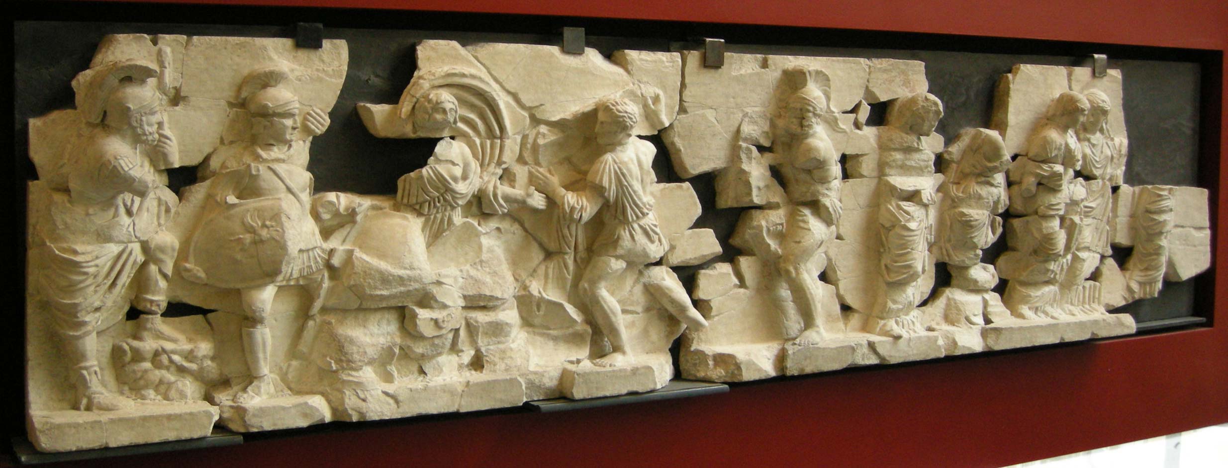 Fregio della Basilica Emilia (primi decenni del I secolo a.C.; marmo pentelico, altezza 75 cm; Roma, Museo Nazionale Romano)
 Fregio della Basilica Emilia (primi decenni del I secolo a.C.; marmo pentelico, altezza 75 cm; Roma, Museo Nazionale Romano)