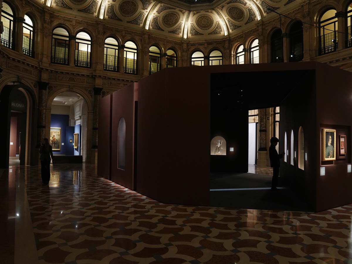 Allestimenti della mostra Dai Medici ai Rothschild. Mecenati, collezionisti, filantropi