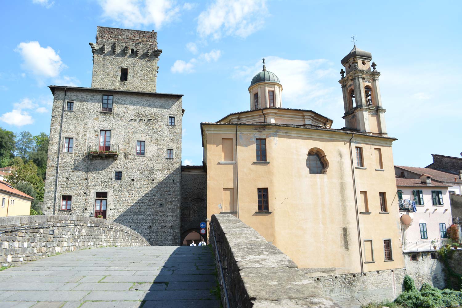 Tour de Castelnuovo et oratoire de la Vierge. Photo par Elia Santini