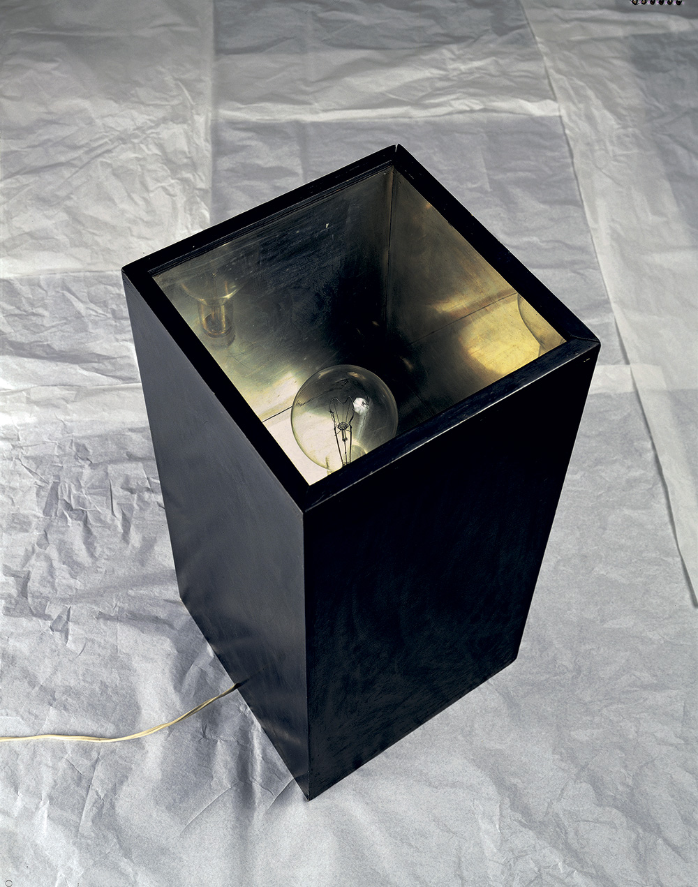 Alighiero Boetti, Lampada annuale (1966; legno, metallo, vetro e dispositivo elettrico, 76 x 37 x 37 cm)
