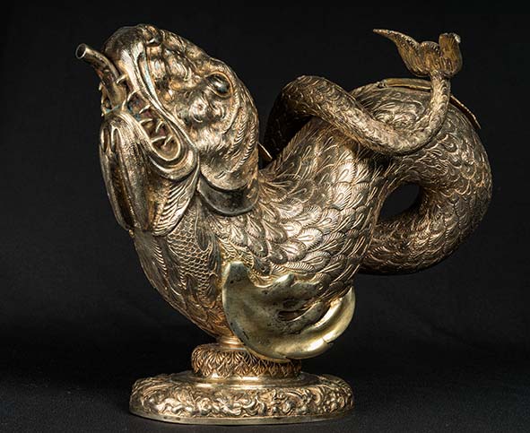 Anonimo orefice attivo a Salisburgo, Brocca a forma di mostro marino  (1600 circa; argento dorato, sbalzato e cesellato, 25 x 30 cm; Firenze, Galleria deli Uffizi, Palazzo Pitti, Tesoro dei Granduchi)
