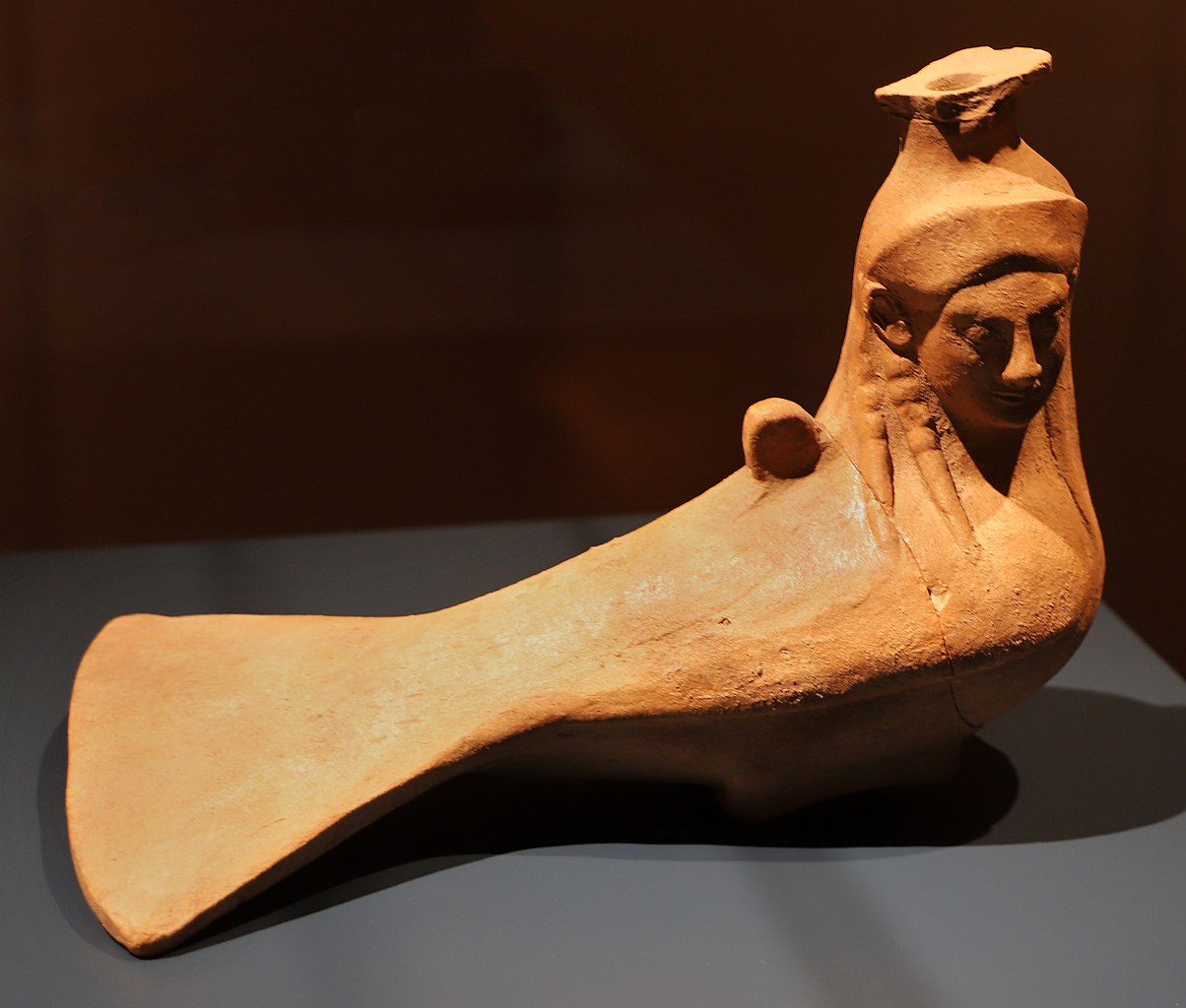 Manifattura rodia, Balsamario a forma di sirena (550 a.C. circa; terracotta; Palermo, Museo Archeologico Antonino Salinas). Foto di Francesco Bini