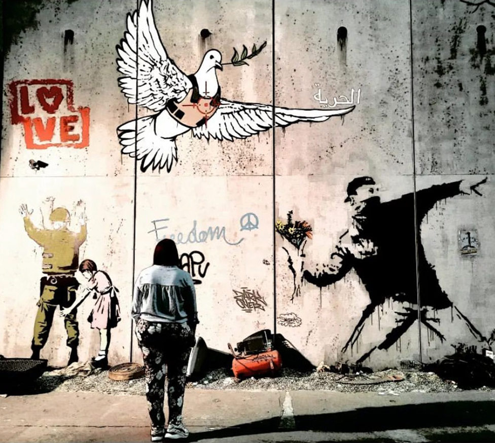 Roma, obras de Banksy en la Stazione Tiburtina con la exposición 