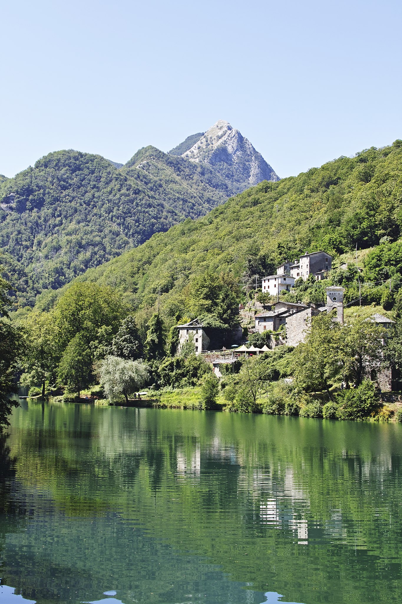 Il borgo di Isola Santa. Foto di Meriadoc Brandibuck