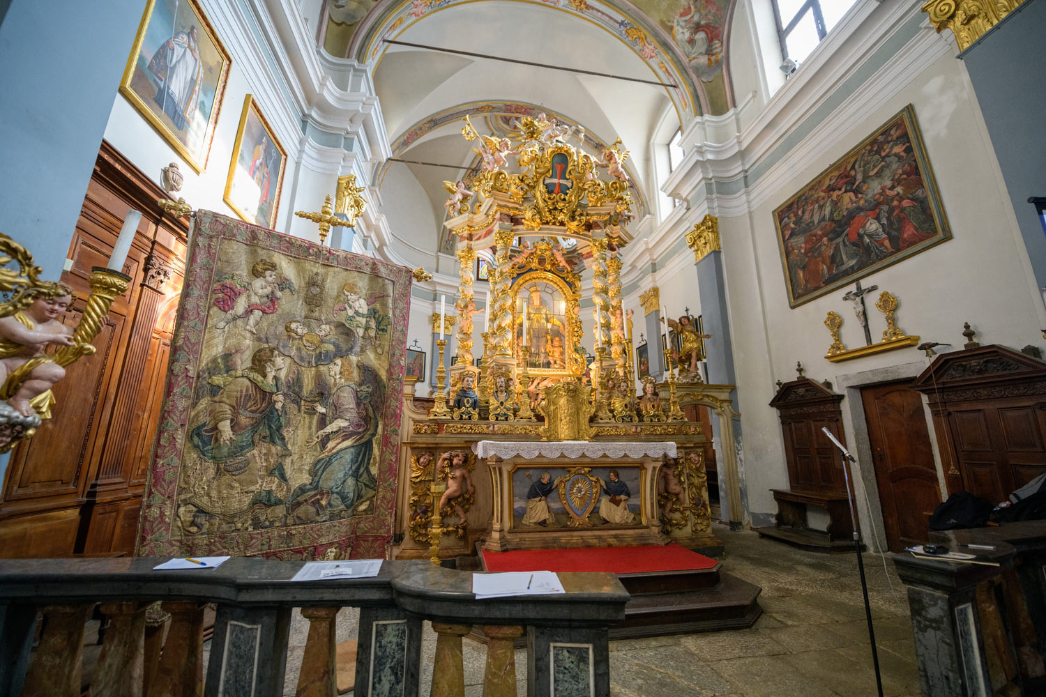 Interior of the church of San Giacomo Maggiore in Campertogno