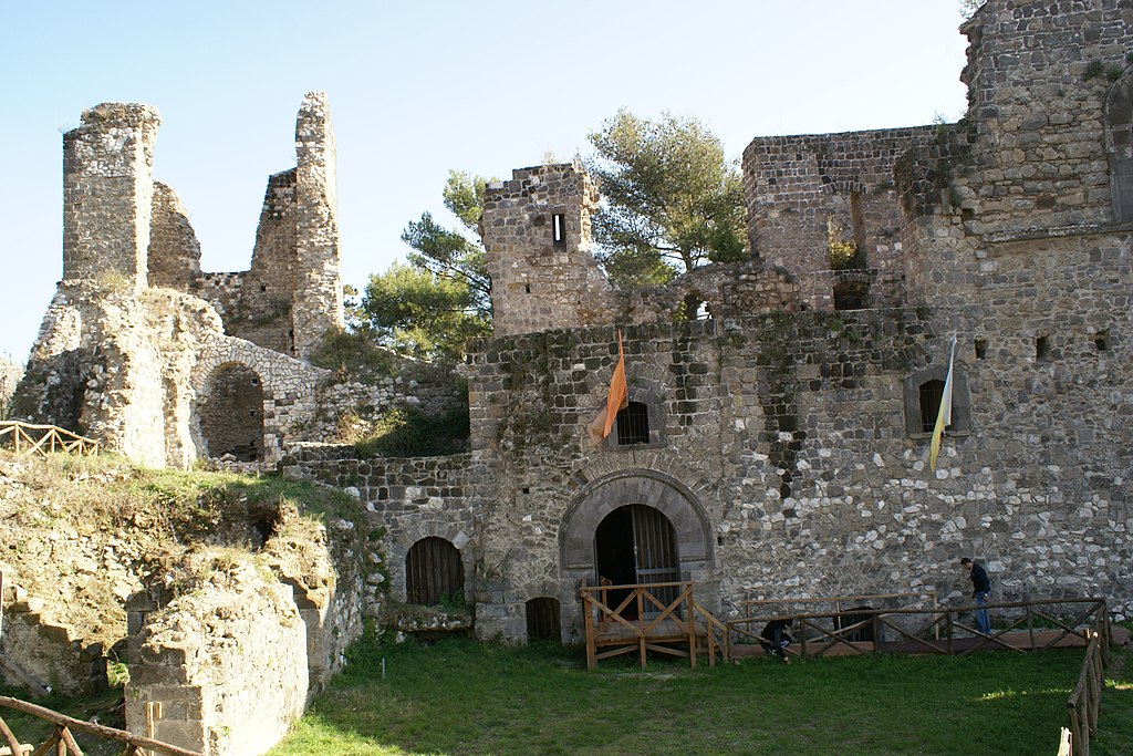 I ruderi del castello. Foto MuMiCaserta