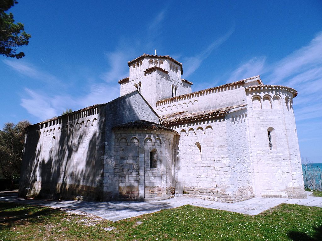 La chiesa di Santa Maria di Portonovo