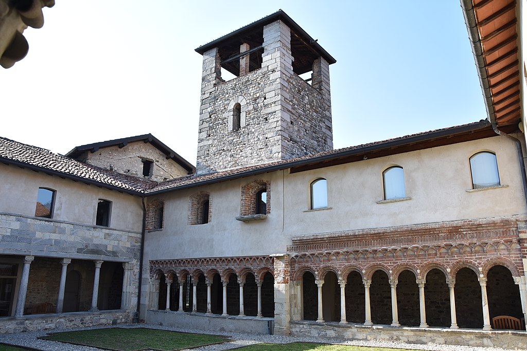 Il chiostro di Voltorre. Foto Wikimedia/Phyrexian