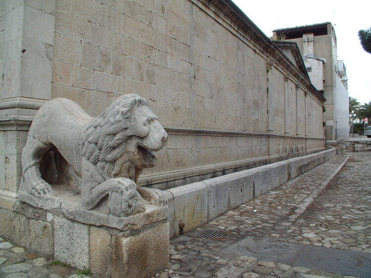 Angevin fountain