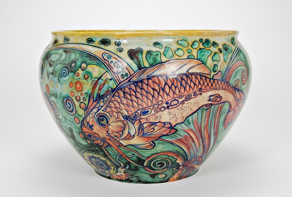 Galileo Chini, Cache - olla con pez (1919 - 1925; cerámica; Faenza, Museo Internazionale della Ceramica, n.º inv. 5796)