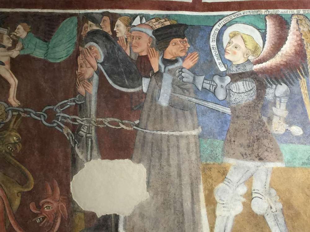 Giacomino d'Ivrea, San Michele pesa le anime (1441 circa; affresco; Marseiller, San Michele)