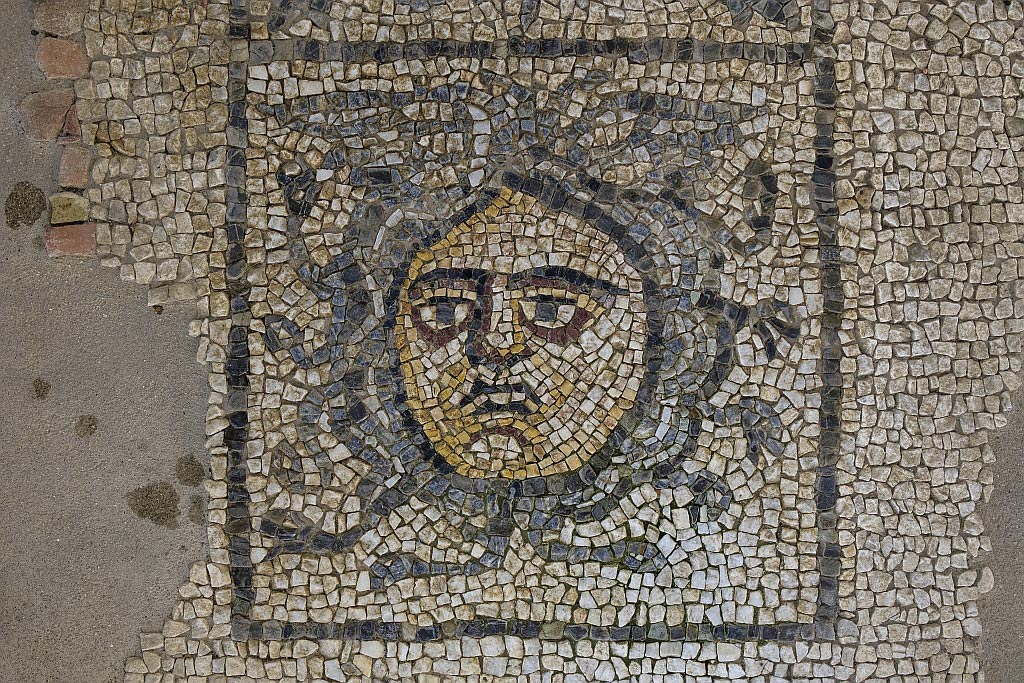 Roman art, Gorgoneion (late 3rd-early 4th century AD; mosaic; Luni, National Archaeological Museum)